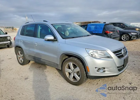 2010 Volkswagen Tiguan S from USA, damaged, VIN WVGAV7AXXAW526754